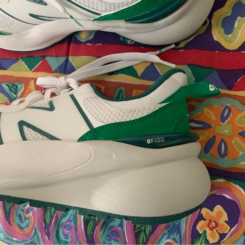 Women’s 9 FIGS x NEW BALANCE 3447 Evergreen Green White Comfort Sneakers NWB - Picture 4 of 13